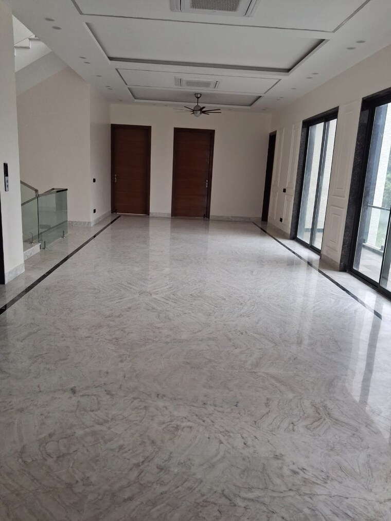 Room, vasant kunj 6 Bedroom 1000 Sq.Yd. Villa In Vasant Kunj Delhi 9638872