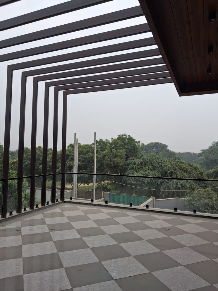 Balcony, vasant kunj 6 Bedroom 1000 Sq.Yd. Villa In Vasant Kunj Delhi 9638872