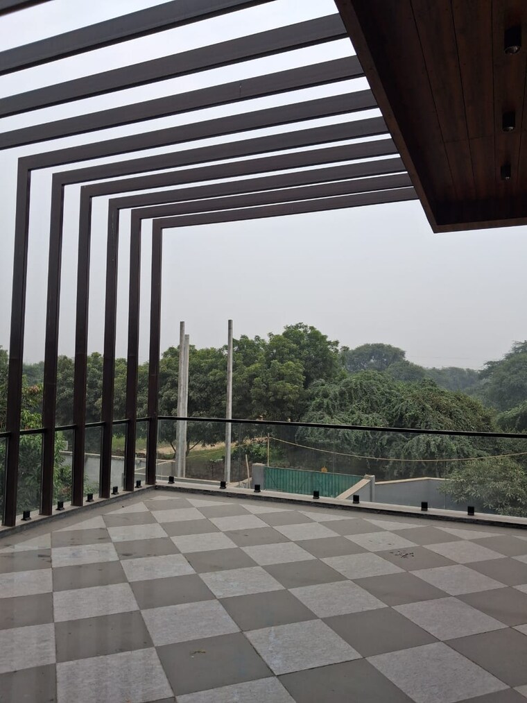 Balcony, vasant kunj 6 Bedroom 1000 Sq.Yd. Villa In Vasant Kunj Delhi 9638872