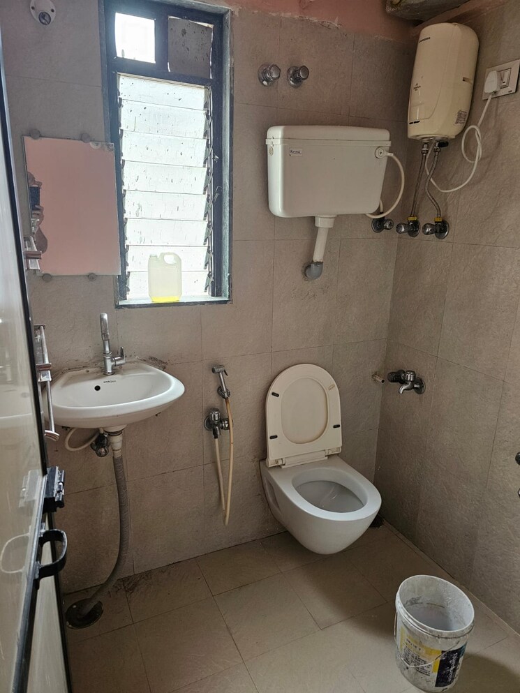 Bathroom, andheri west 1 Bedroom 400 Sq.Ft. Apartment In Andheri West Mumbai 9638879