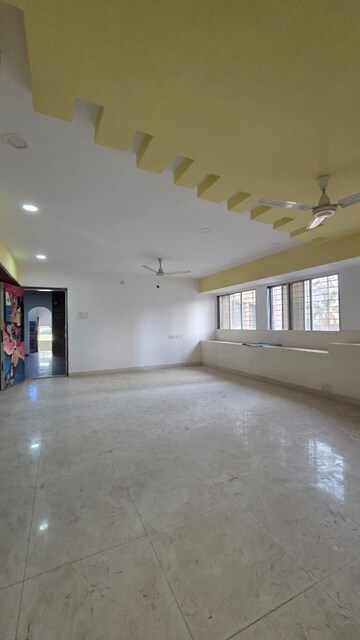 Room in 3 BHK Apartment at Andheri West – for Sale
