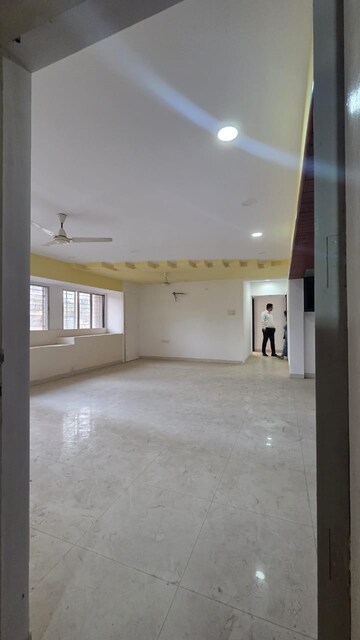 Room in 3 BHK Apartment at Andheri West – for Sale