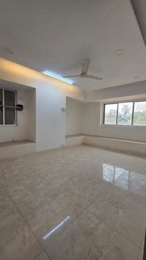 Room in 3 BHK Apartment at Andheri West – for Sale
