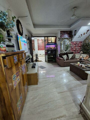 Parking in 2.5 BHK Builder Floor at Ramesh Nagar – for Rent