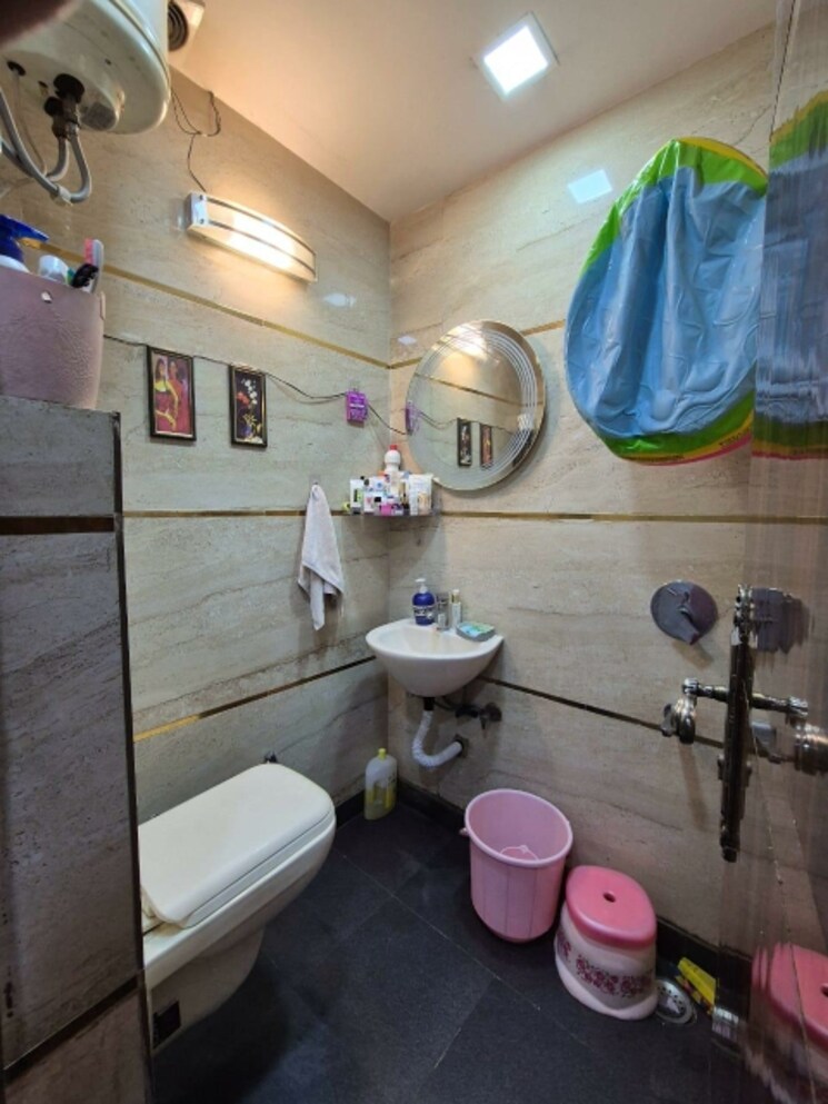 Team Area, ramesh nagar 2.5 Bedroom 950 Sq.Ft. Builder Floor In Ramesh Nagar Delhi 9638899