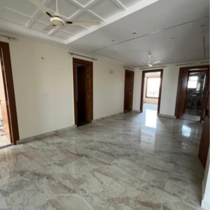 Room in 4 BHK Builder Floor at Sector 10a – for Sale