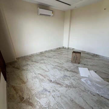 Room in 4 BHK Builder Floor at Sector 10a – for Sale