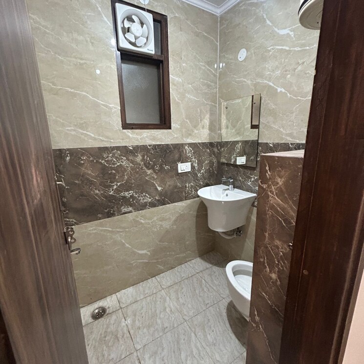 Bathroom, chattarpur 2 Bedroom 900 Sq.Ft. Builder Floor In Chattarpur Delhi 9638907
