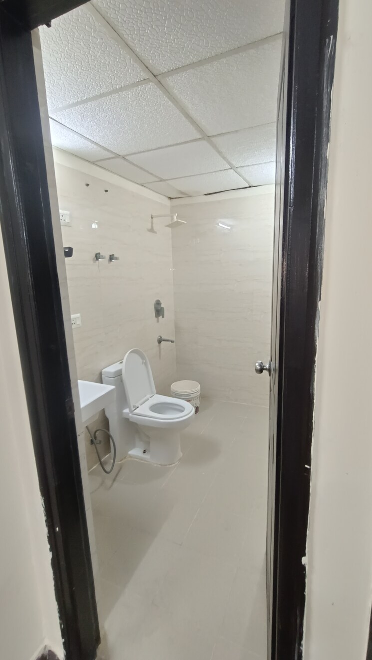 Bathroom, sethi-max-royal 2 Bedroom 1125 Sq.Ft. Apartment In Sector 76 Noida 9638921