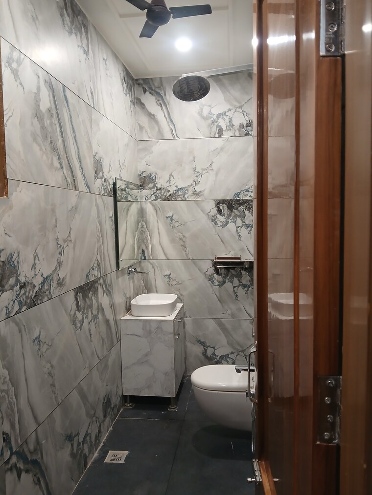 Attached Bathroom, sector 9 2 Bedroom 170 Sq.Yd. Builder Floor In Sector 9 Hisar 9638924