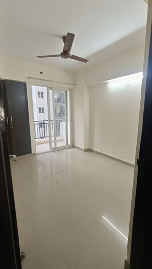 Room in 2 BHK Apartment at Sethi Max Royal, Sector 76 – for Rent