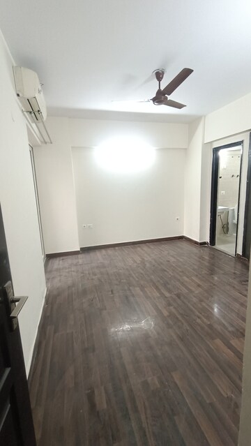 2 BHK Apartment For Rent in Sethi Max Royal, Sector 76