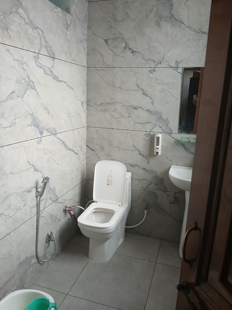 Bathroom, sector 9 2 Bedroom 350 Sq.Yd. Builder Floor In Sector 9 Hisar 9638936