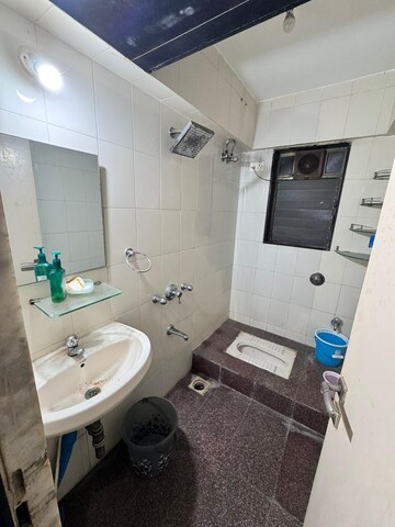 Master Bedroom in 3 BHK Apartment at Andheri West – for Rent