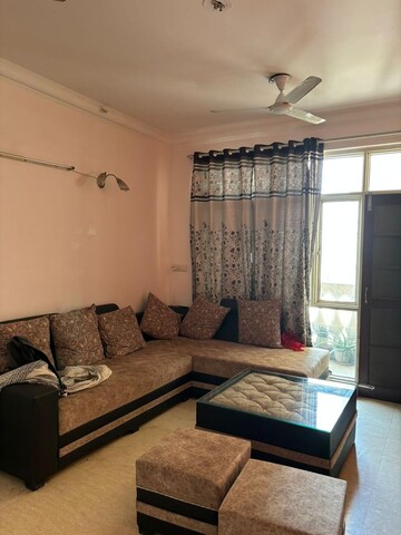 Living Room in 4 BHK Apartment at Orchid Petals, Sector 49 – for Rent