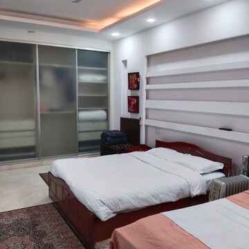 Bedroom in 3 BHK Builder Floor at Panchsheel Enclave – for Rent