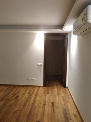 Room in 4 BHK Builder Floor at Panchsheel Enclave – for Rent