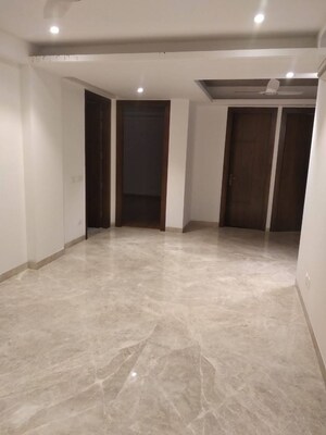 Room in 4 BHK Builder Floor at Panchsheel Enclave – for Rent