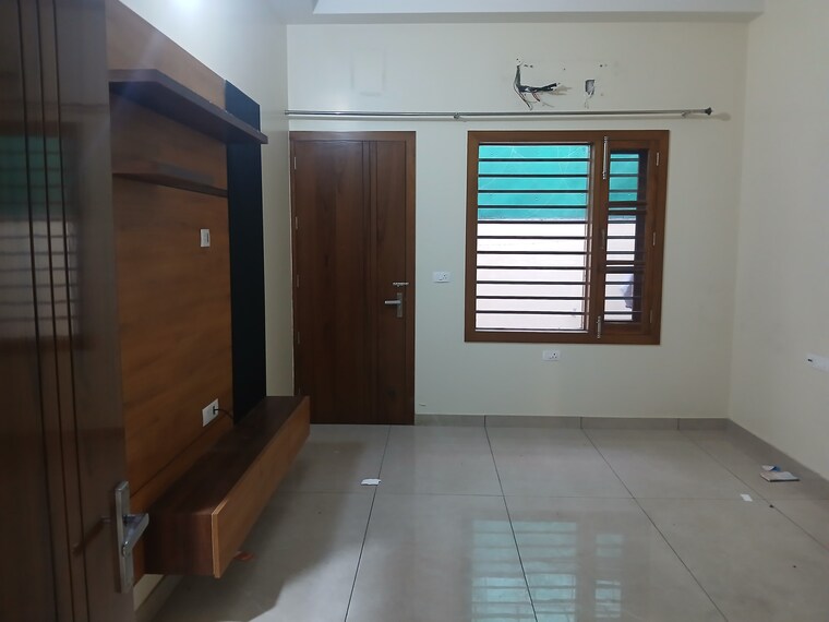 Room, sector 9 2.5 Bedroom 250 Sq.Yd. Builder Floor In Sector 9 Hisar 9638952