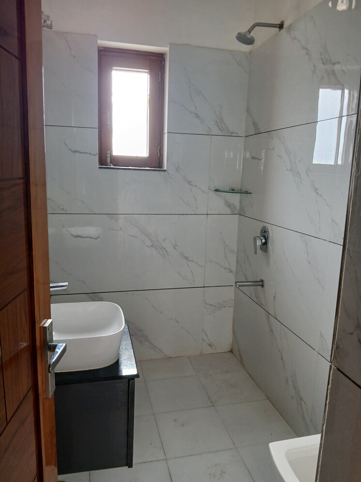 Bathroom, sector 9 2 Bedroom 200 Sq.Yd. Builder Floor In Sector 9 Hisar 9638955