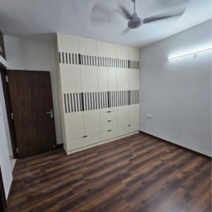 Room in 3 BHK Apartment at Hero Homes Gurgaon, Sector 104 – for Rent