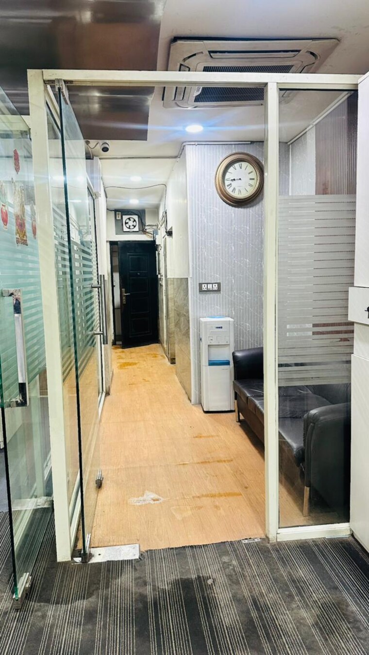 undefined, janakpuri Commercial Office Space 1650 Sq.Ft. In Janakpuri Delhi 9638998