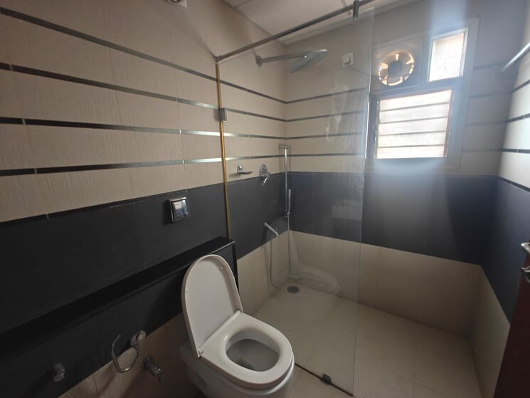 Bathroom, hm-grandeur 3 Bedroom 3400 Sq.Ft. Apartment In Frazer Town Bangalore 9639018