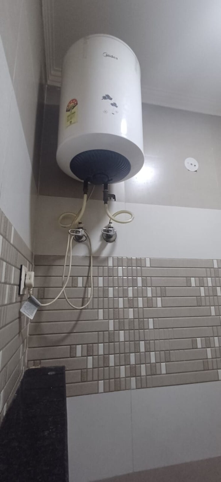 Bathroom, sector 14 dwarka 1 Bedroom 450 Sq.Ft. Apartment In Sector 14 Dwarka Delhi 9639019