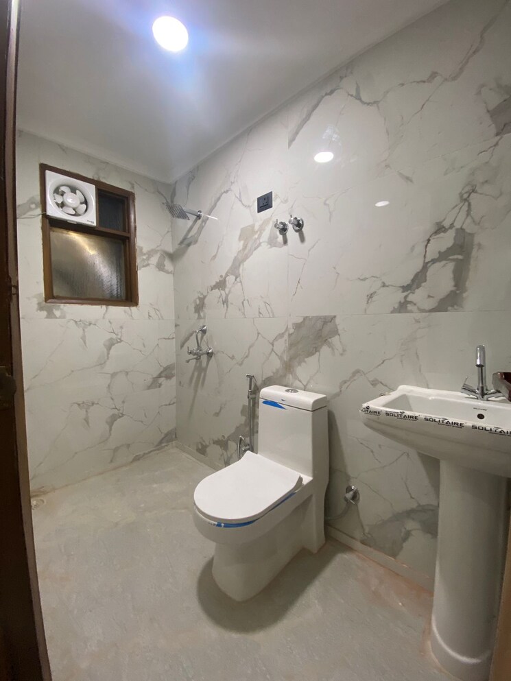 Bathroom, palam vihar extension 2 Bedroom 750 Sq.Ft. Builder Floor In Palam Vihar Extension Gurgaon 9639037