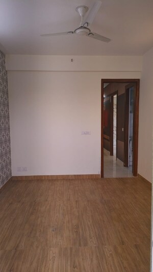 Room in 2 BHK Apartment at Gaur City 7th Avenue, Sector 4 Greater Noida – for Sale