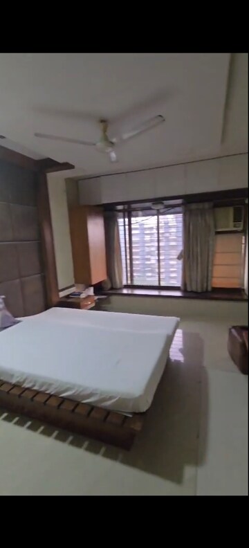 Bedroom in 2 BHK Apartment at Juhu Versova Link Road – for Rent