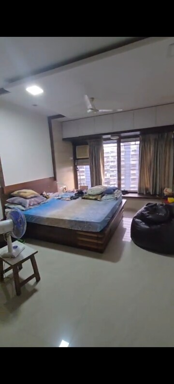 Team Area in 2 BHK Apartment at Juhu Versova Link Road – for Rent