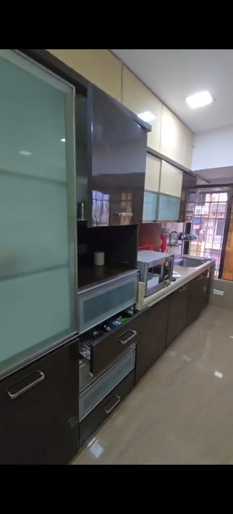 Kitchen, juhu versova link road 2 Bedroom 1000 Sq.Ft. Apartment In Juhu Versova Link Road Mumbai 9639090