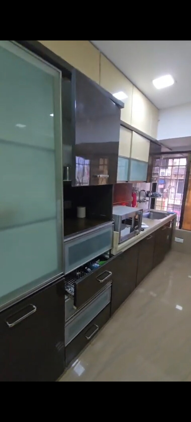 Kitchen, juhu versova link road 2 Bedroom 1000 Sq.Ft. Apartment In Juhu Versova Link Road Mumbai 9639090