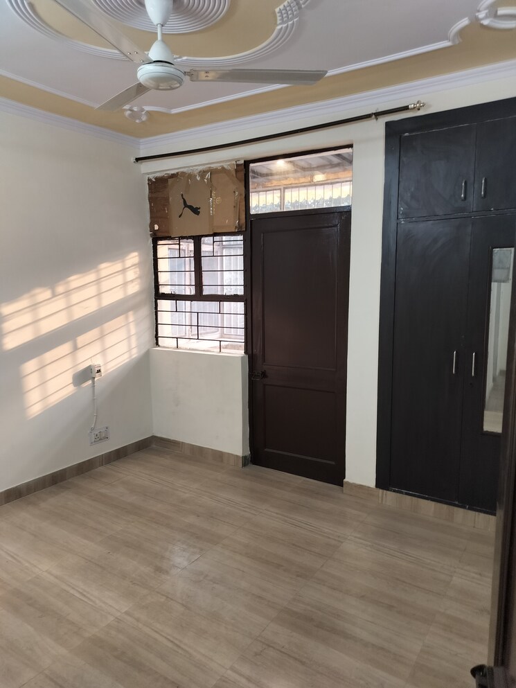 Room, sector 14 dwarka 1 Bedroom 450 Sq.Ft. Apartment In Sector 14 Dwarka Delhi 9639096