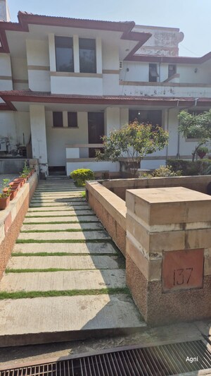 Kitchen in 4 BHK Villa at RWA Residential Society Sector 46, Sector 46 – for Rent