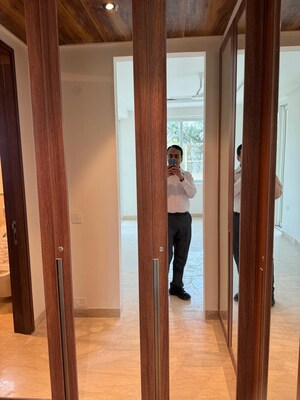 Building Lobby in 3 BHK Apartment at Ambience Creacions, Sector 22 – for Rent