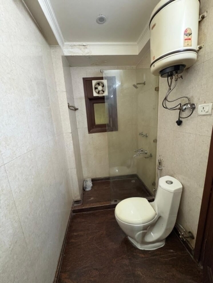 Attached Bathroom, kalkaji 3 Bedroom 2000 Sq.Ft. Builder Floor In Kalkaji Delhi 9639113