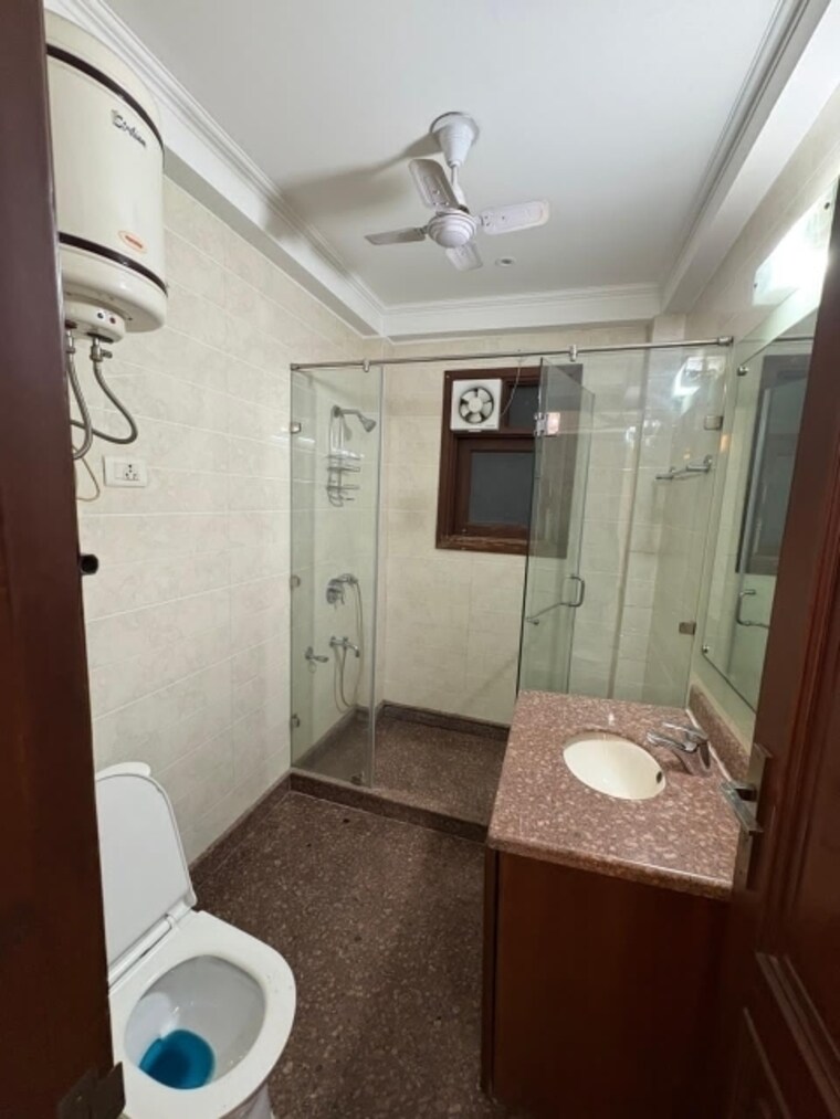 Attached Bathroom, kalkaji 3 Bedroom 2000 Sq.Ft. Builder Floor In Kalkaji Delhi 9639113