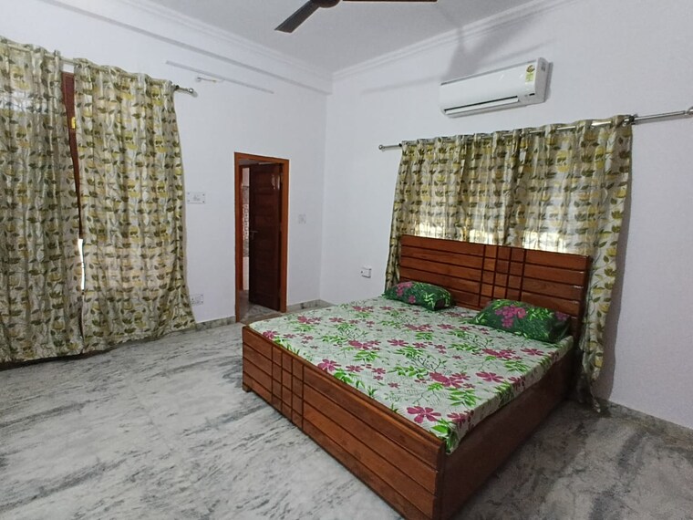 Room, gomti nagar Pg For Boys & Girls In Gomti Nagar 9639114