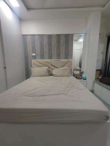 Room in 2 BHK Apartment at Kiran Towers, Malad West – for Rent