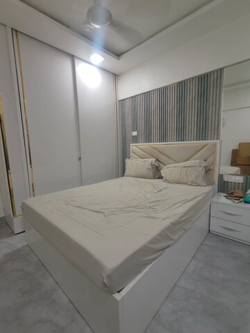 Bedroom in 2 BHK Apartment at Kiran Towers, Malad West – for Rent