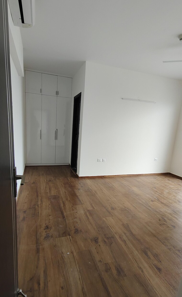 Room, dlf-regal-gardens 2.5 Bedroom 1535 Sq.Ft. Apartment In Sector 90 Gurgaon 9639147