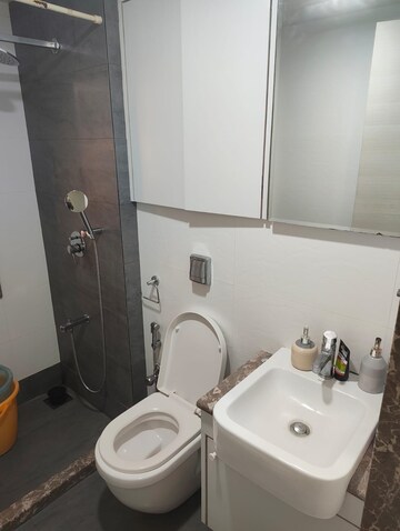 Bathroom in 2 BHK Apartment at Elite Simran, Santacruz West – for Sale
