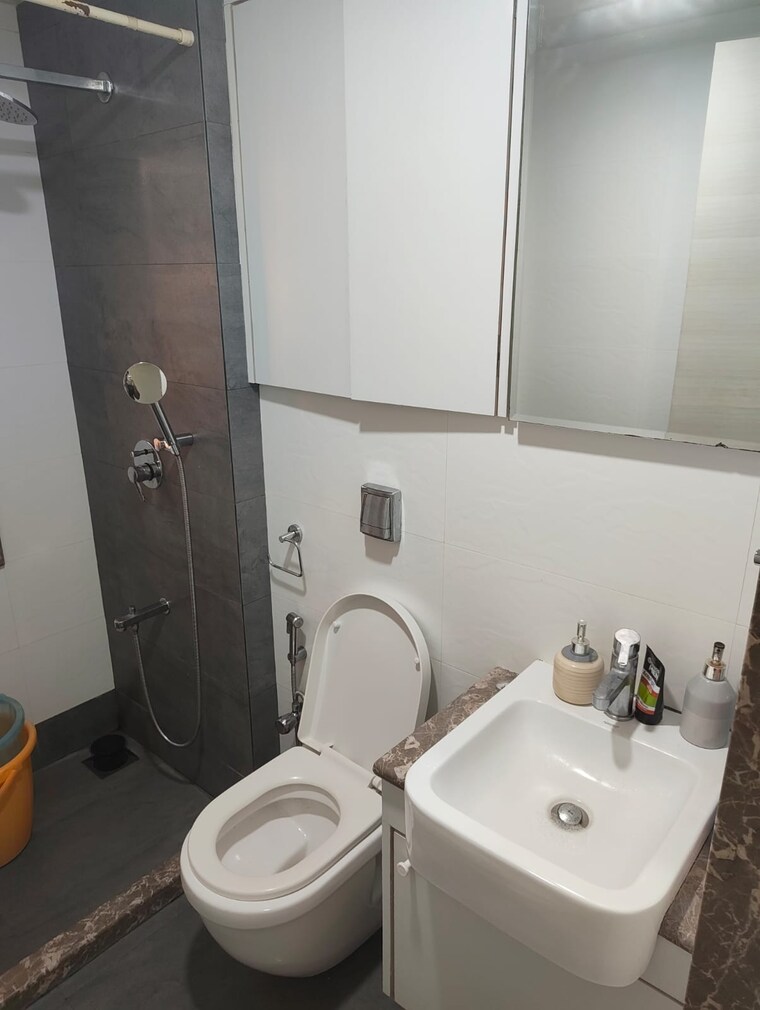 Bathroom, elite-simran 2 Bedroom 742 Sq.Ft. Apartment In Santacruz West Mumbai 9639148