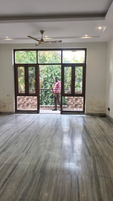 Room in 3 BHK Builder Floor at Boutique Residential Apartments A 3 2, Vasant Vihar – for Rent