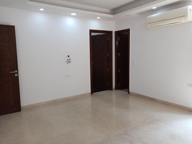 Room, gulmohar park 3.5 Bedroom 500 Sq.Yd. Independent House In Gulmohar Park Delhi 9639213