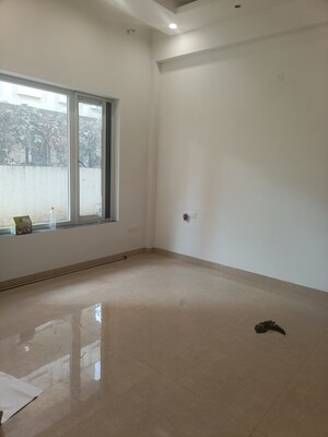 Room in 3 BHK Builder Floor at Sector 52 – for Rent