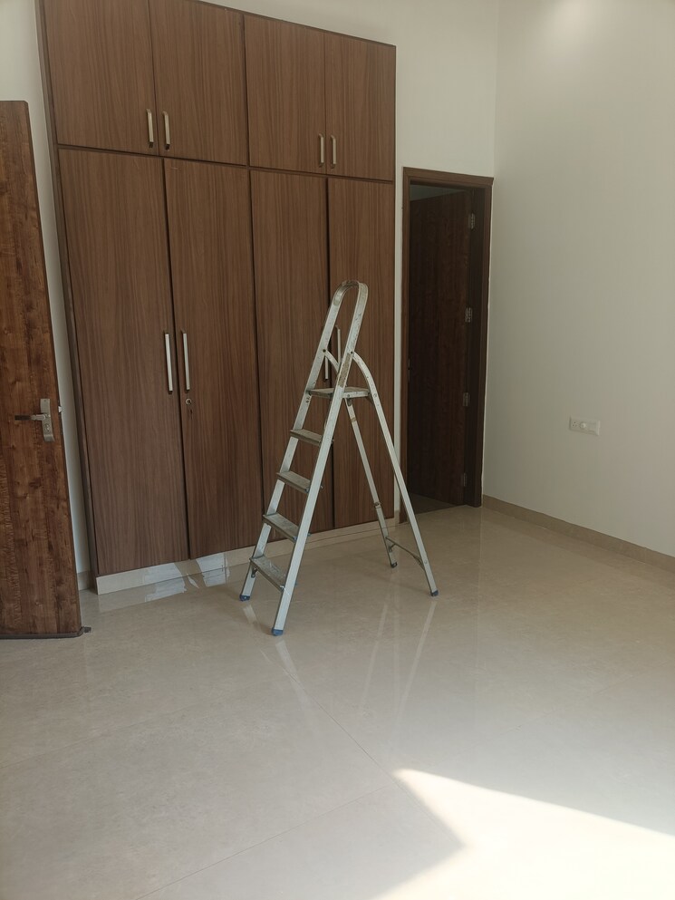 Room, sector 52 3 Bedroom 2300 Sq.Ft. Builder Floor In Sector 52 Gurgaon 9639240