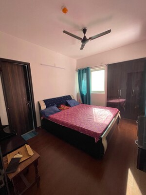 Bedroom in 2.5 BHK Apartment at Apex Golf Avenue, Sector 1 Greater Noida – for Rent